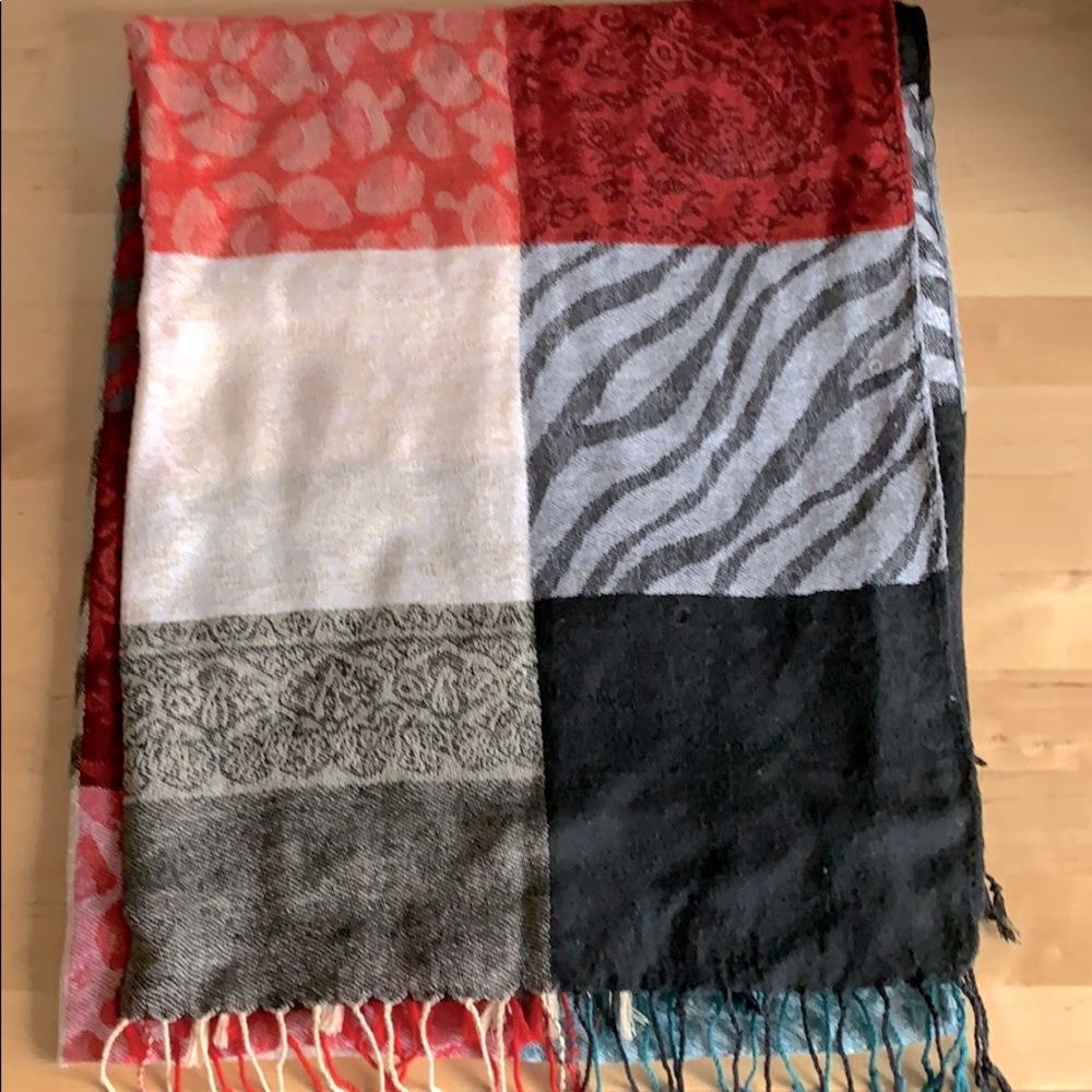 Multi patterned shall/scarf